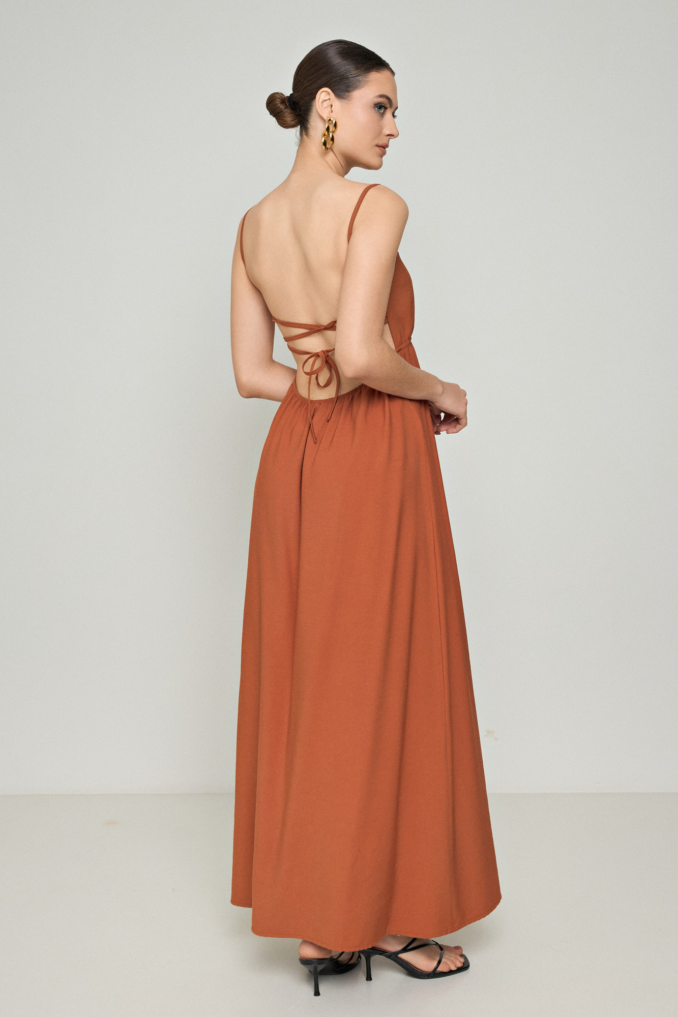 Picture of Backless dress with straps