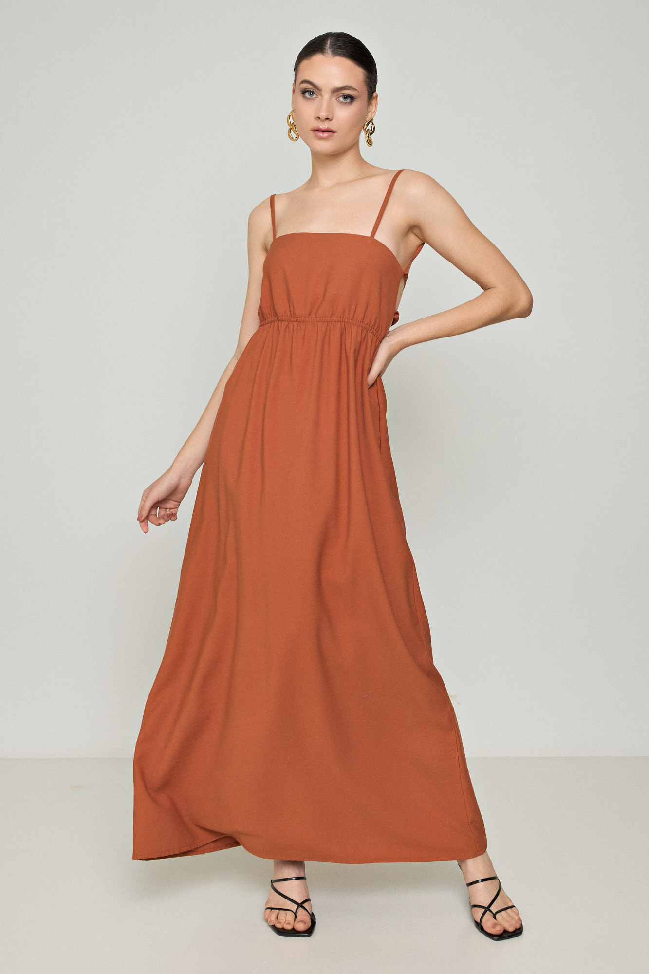 Picture of Backless dress with straps