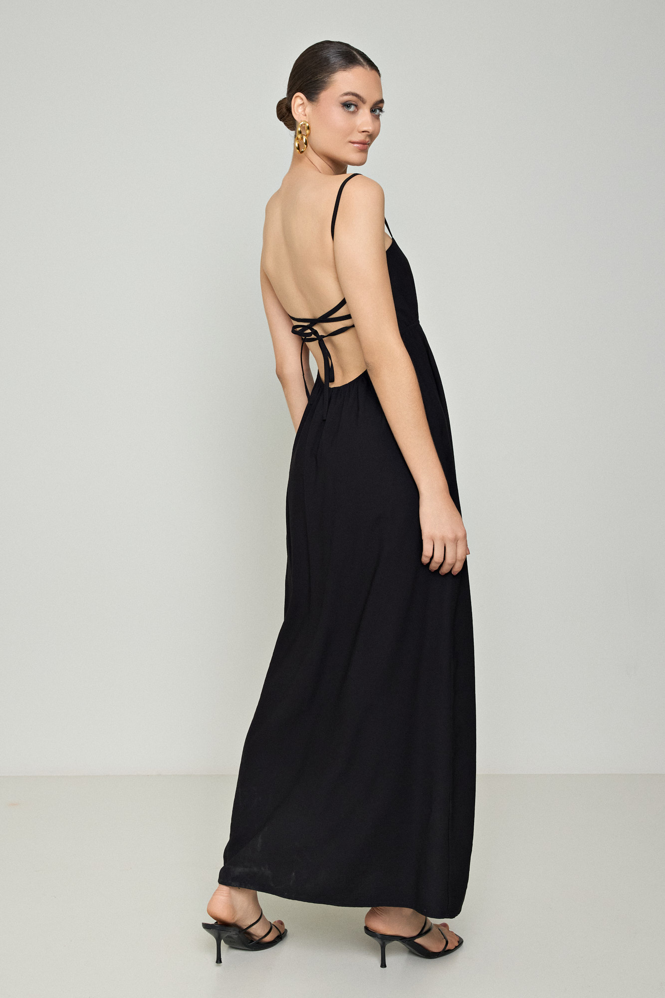 Picture of Backless dress with straps