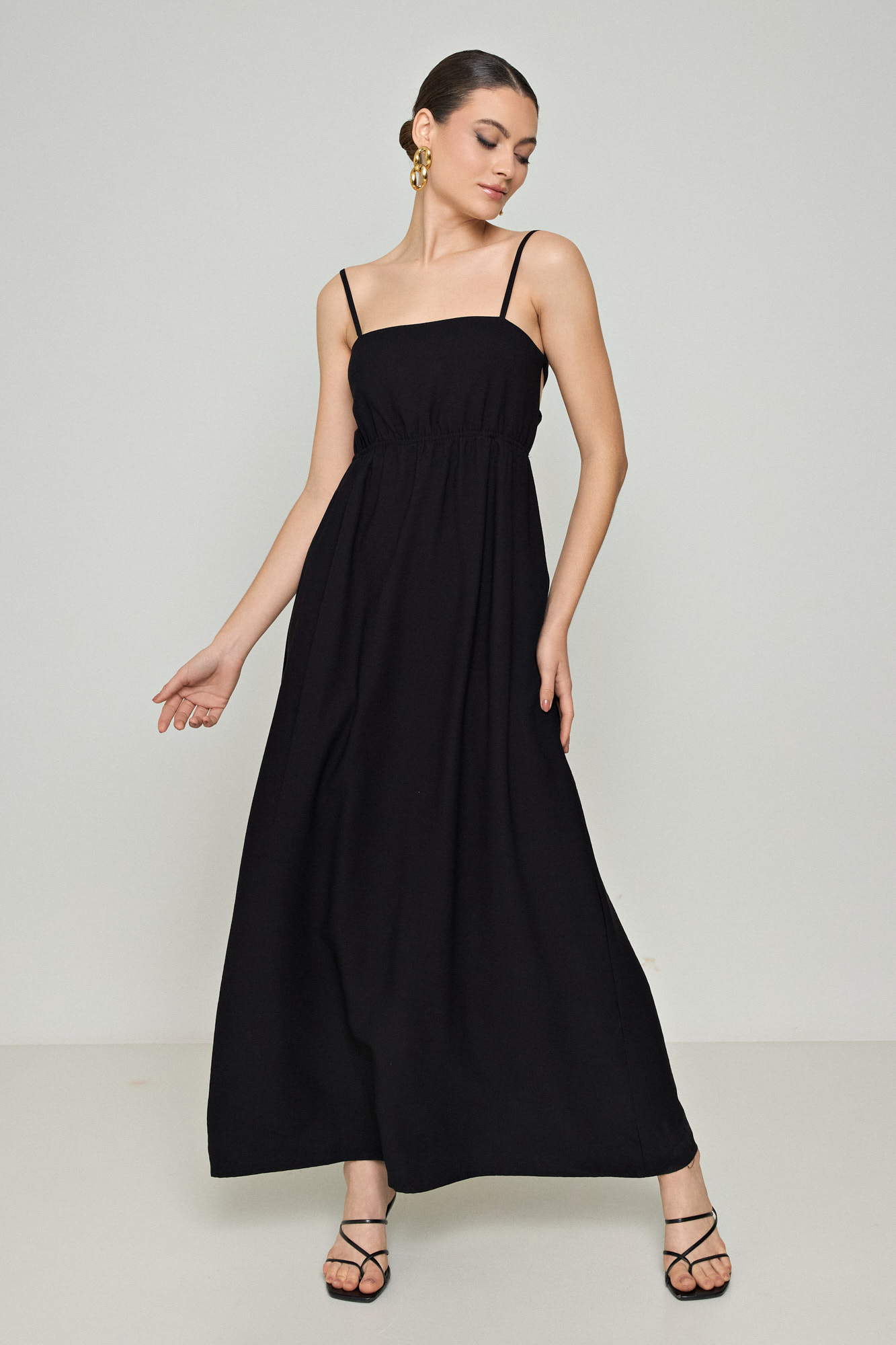 Picture of Backless dress with straps