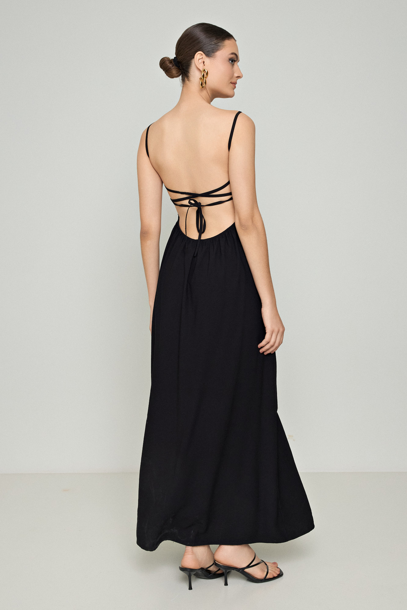 Picture of Backless dress with straps