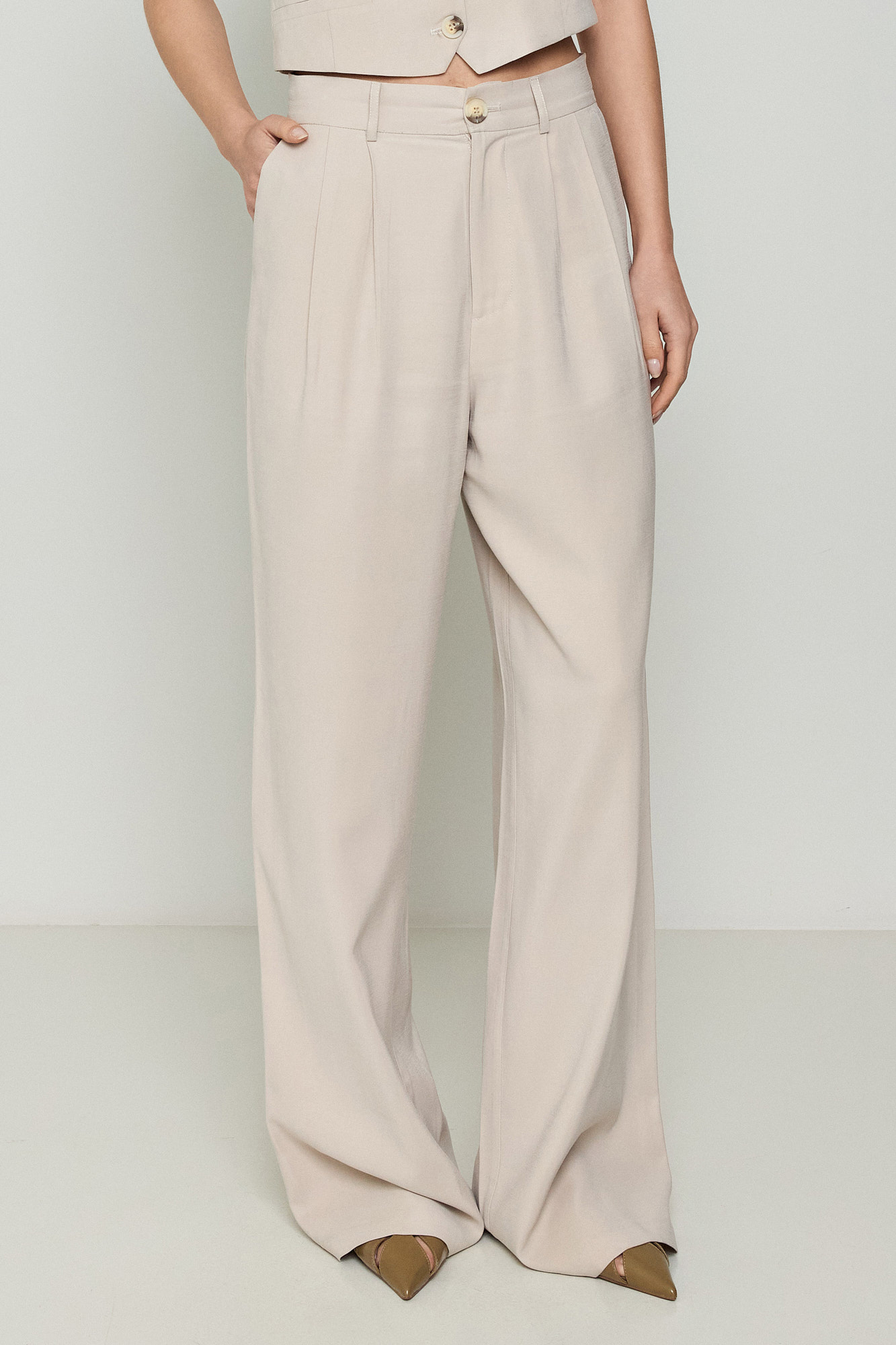 Picture of Loose-fitting fabric trousers