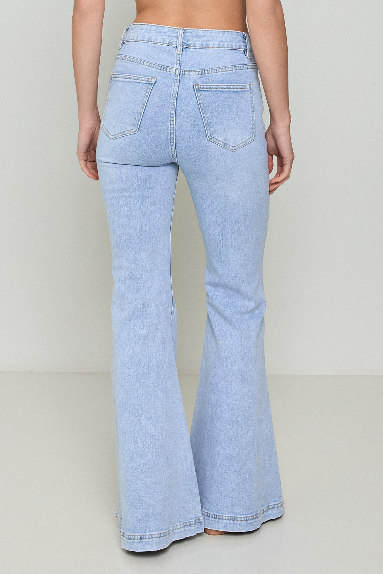 Picture of High-waisted bell-bottom jeans