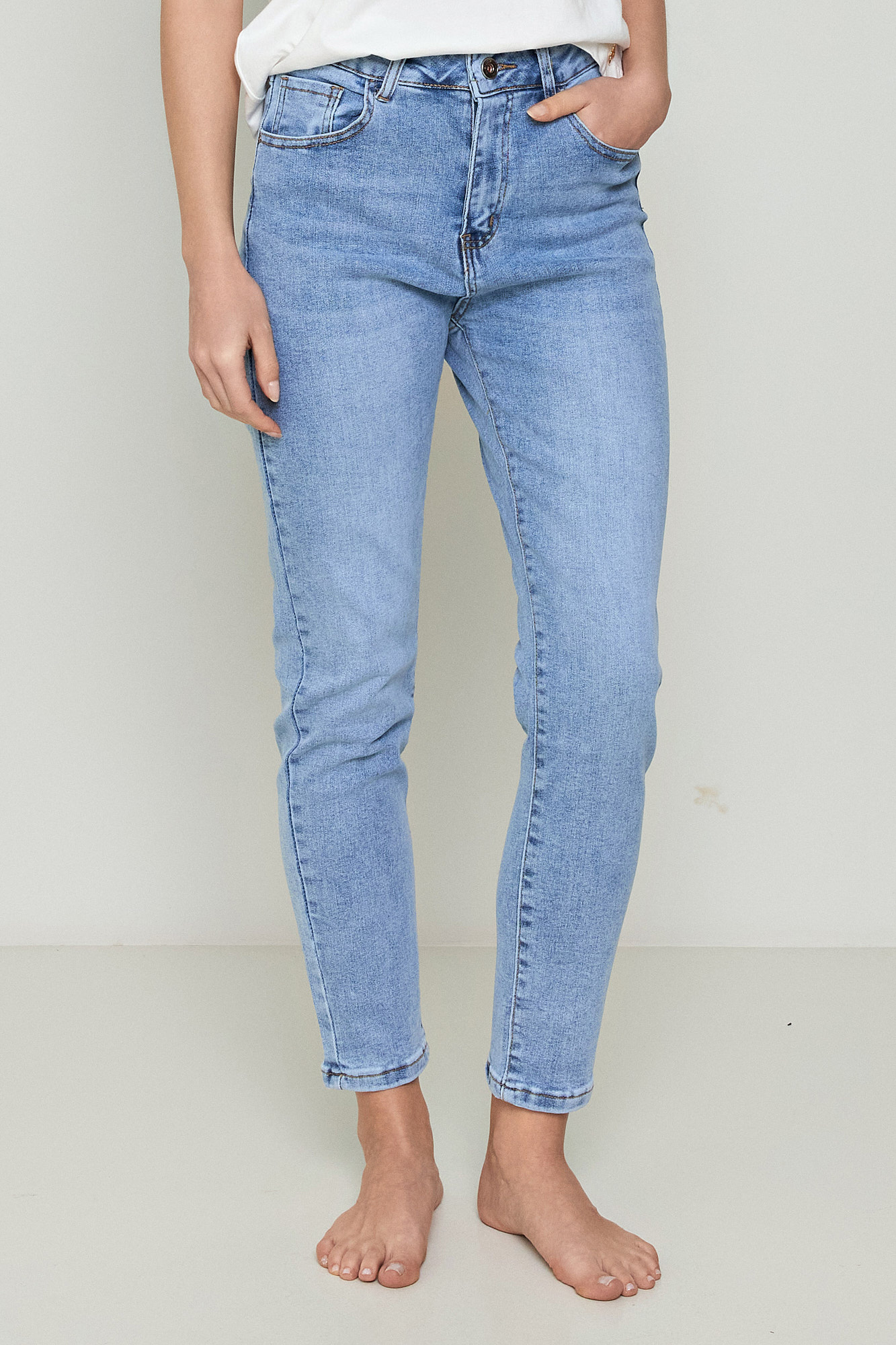 Picture of High-waisted mom fit vintage jeans