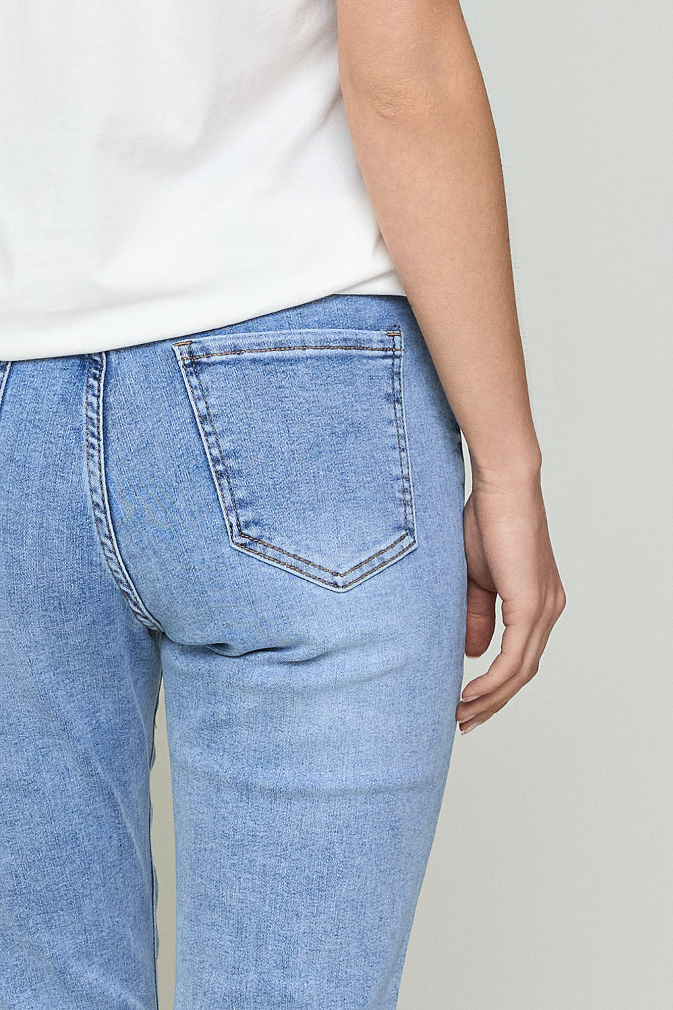 Picture of High-waisted mom fit vintage jeans