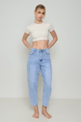 Εικόνα της Τζιν υψηλόμεσο mom fit σχέδιο πίσω
