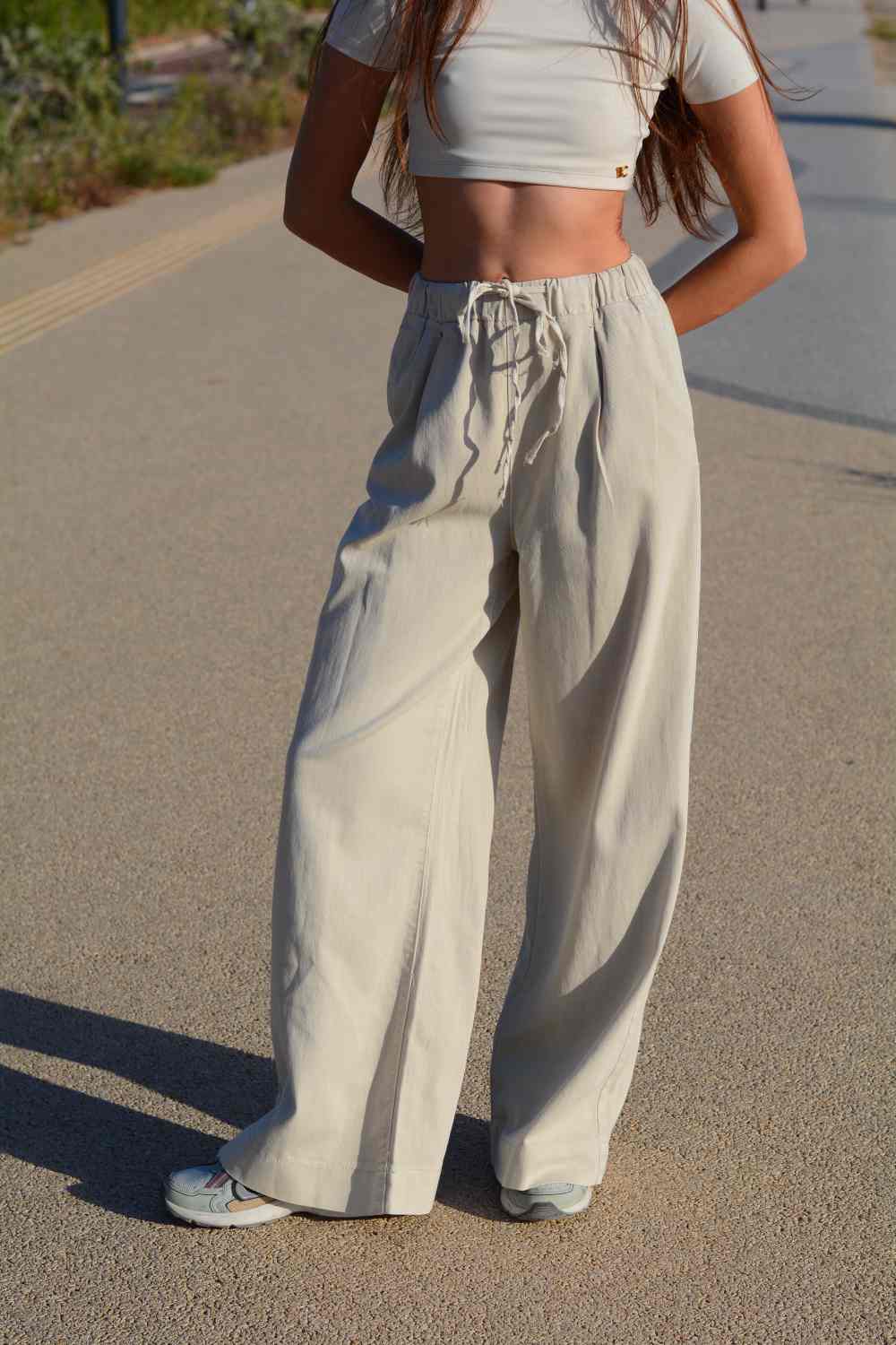 Picture of Loose jeans with elastic