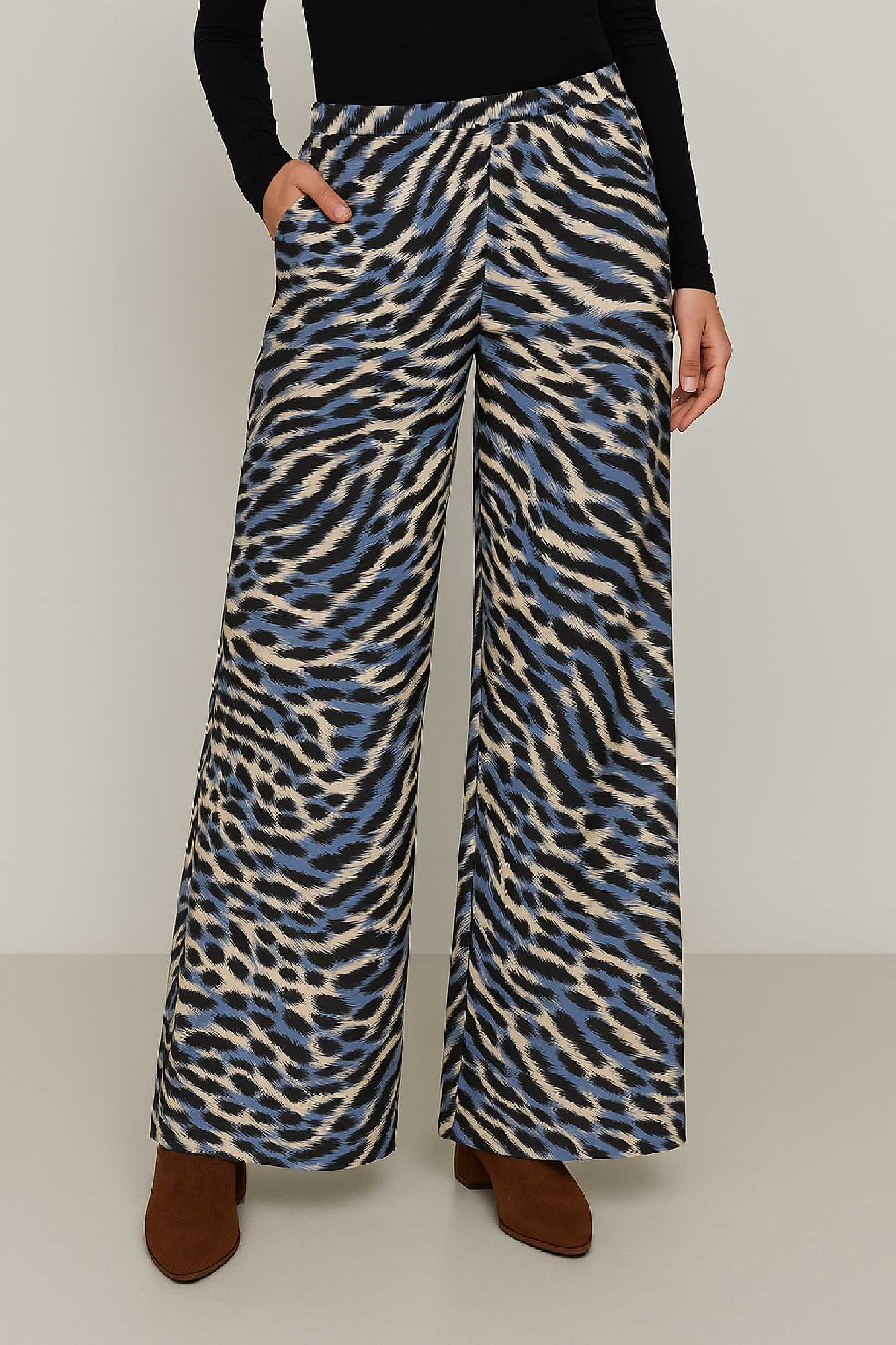 Picture of High-waisted, wide-leg printed satin pants