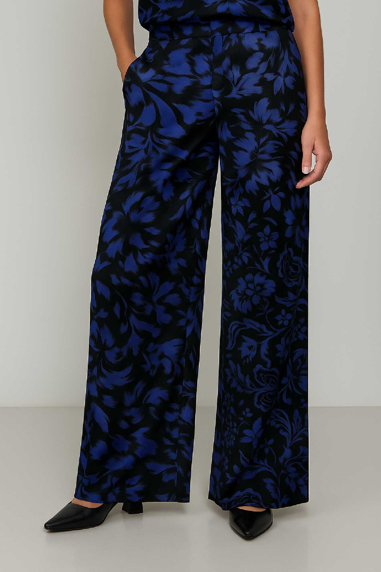 Picture of High-waisted, wide-leg printed satin pants