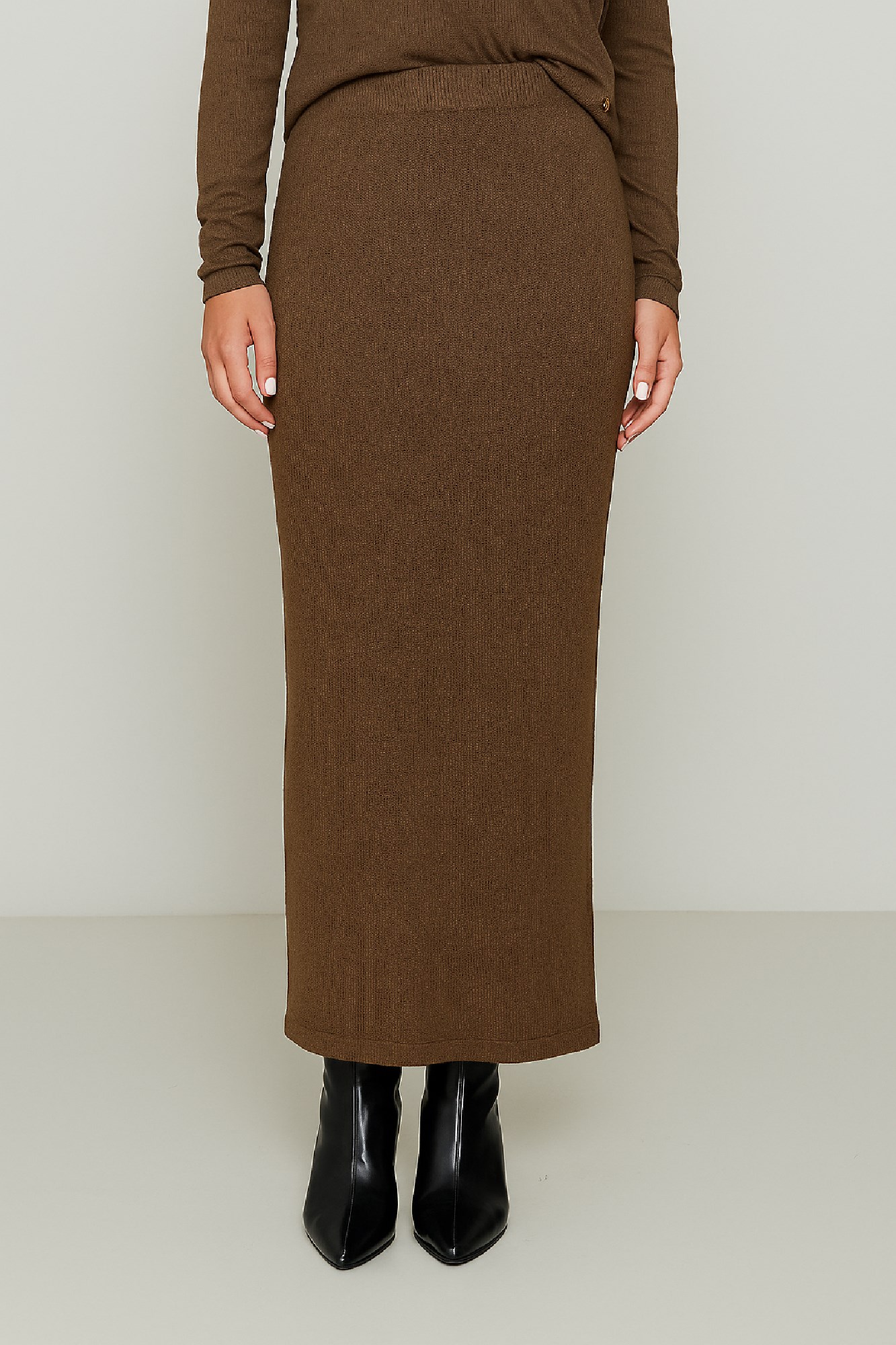 Picture of Essentians knitted skirt with slit