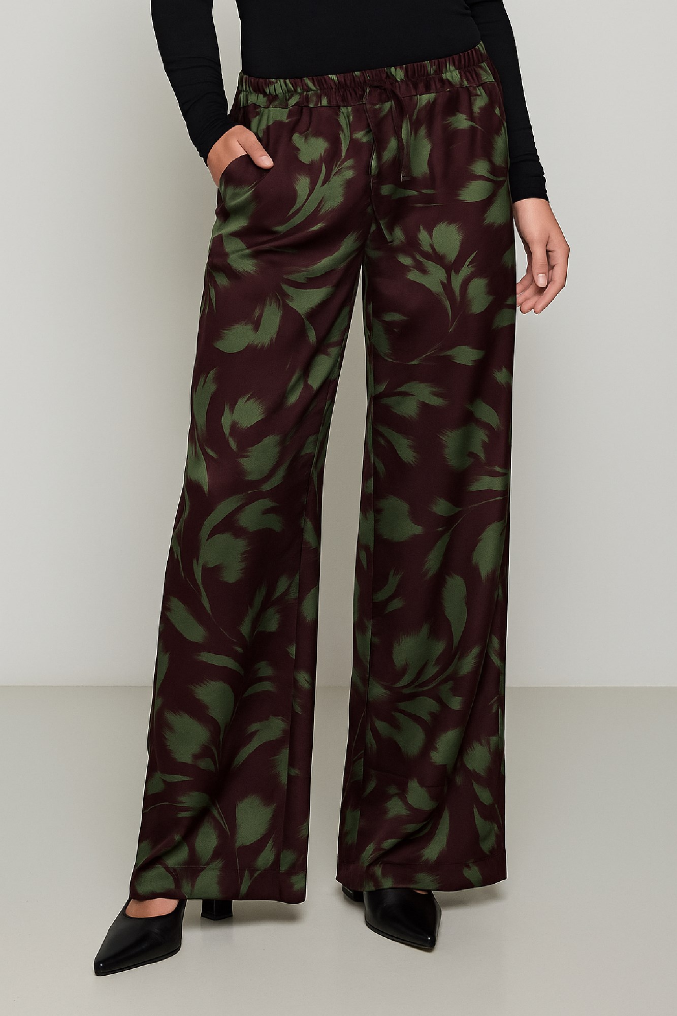Picture of High-waisted, wide-leg printed satin pants