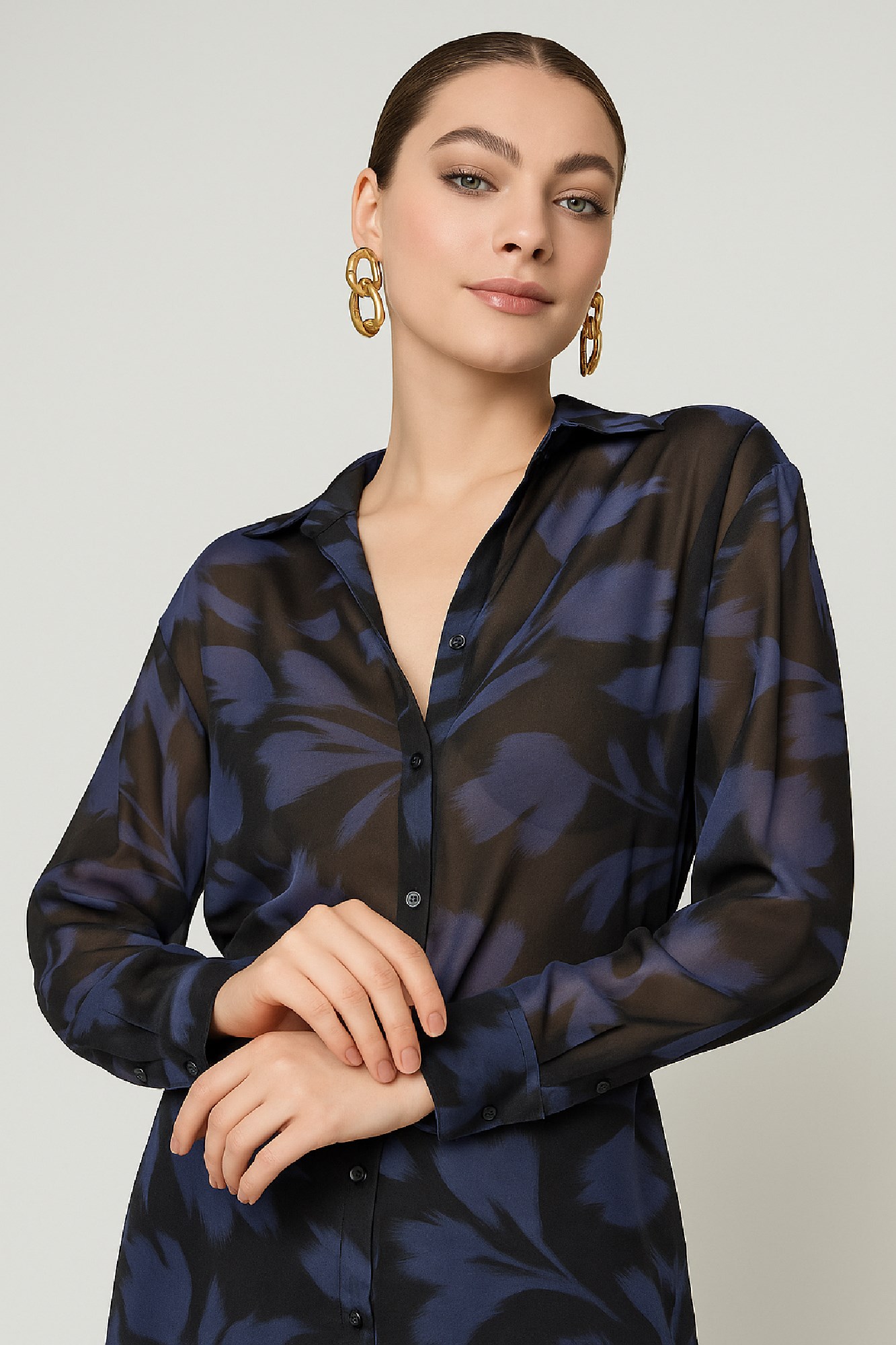 Picture of Silky touch loose shirt with semi-transparency