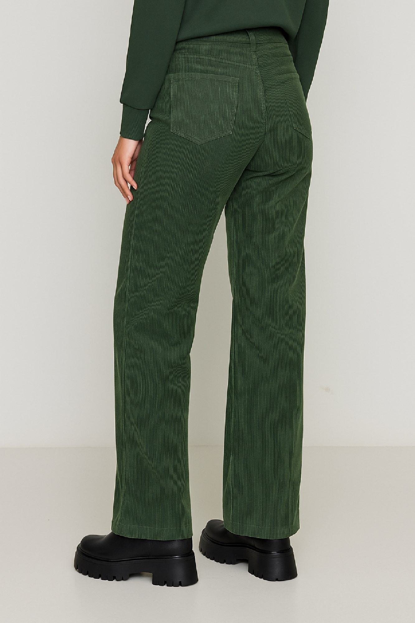 Εικόνα της Ψηλόμεσο παντελόνι κοτλέ straight fit