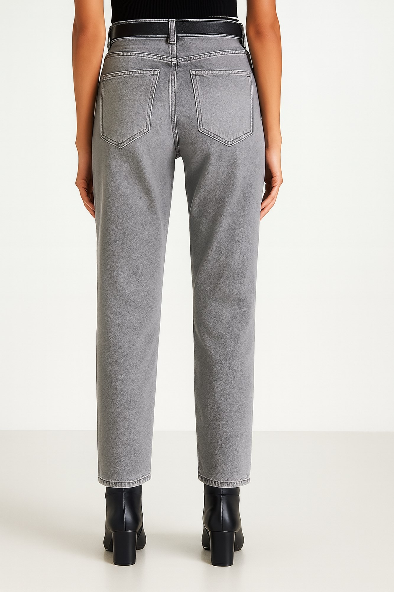 Picture of Straight-leg jeans with decorative seams
