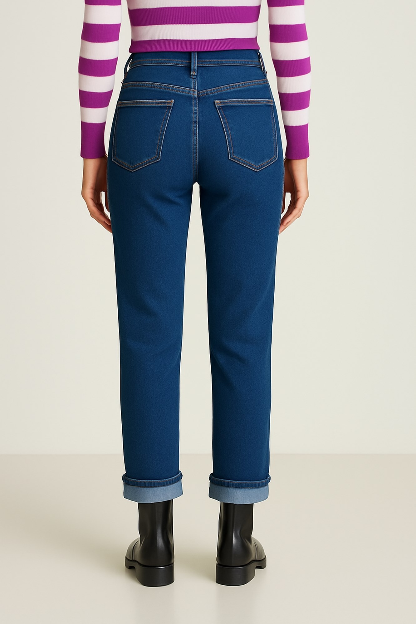 Picture of Jeans with rhinestones for a shiny look
