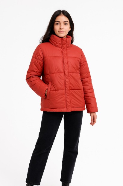 Εικόνα της b'Κοντό Καπιτονέ Μπουφάν με Ψηλό Γιακά