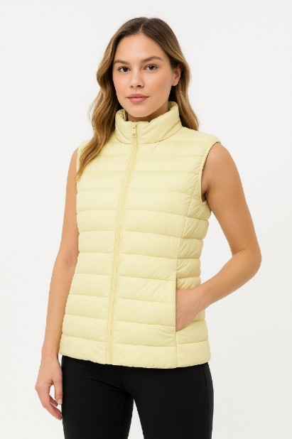 Εικόνα της b'Αμάνικο Μπουφάν με Ελαφριά Ενίσχυση και Ψηλό Γιακά